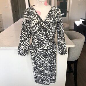 Lauren Ralph Lauren V Neck Faux Wrap Print Dress w Side Ruching Gray + Wht Sz 10